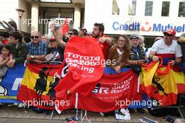 Toyota Gazoo Racing fans at the parade. 14.06.2019. FIA World Endurance Championship, Le Mans 24 Hours, Parade Day, Le Mans, France. Friday.