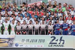 The 2019 Le Mans entrants group photo. 09-11.06.2019. FIA World Endurance Championship, Le Mans 24 Hours, Preview, Le Mans, France.