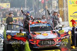 Thierry Neuville (BEL)-Nicolas Gilsoul (BEL) Hyundai i20 WRC, HYUNDAI SHELL MOBIS WRT race winners 27.10.2019. FIA World Rally Championship, Rd 13, Catalunya - Costa Daurada, Rally de Espan~a Spain 2019