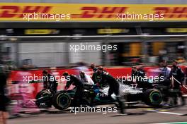 Valtteri Bottas (FIN) Mercedes AMG F1 W11 on the grid.                                09.08.2020. Formula 1 World Championship, Rd 5, 70th Anniversary Grand Prix, Silverstone, England, Race Day.