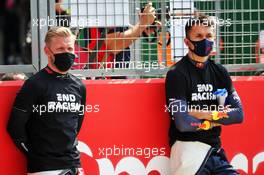 (L to R): Kevin Magnussen (DEN) Haas F1 Team and Alexander Albon (THA) Red Bull Racing on the grid. 09.08.2020. Formula 1 World Championship, Rd 5, 70th Anniversary Grand Prix, Silverstone, England, Race Day.