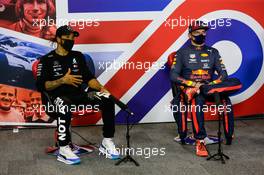 (L to R): Lewis Hamilton (GBR) Mercedes AMG F1 and Max Verstappen (NLD) Red Bull Racing in the post race FIA Press Conference. 09.08.2020. Formula 1 World Championship, Rd 5, 70th Anniversary Grand Prix, Silverstone, England, Race Day.