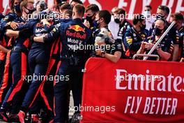 Race winner Max Verstappen (NLD) Red Bull Racing celebrates with the team.     09.08.2020. Formula 1 World Championship, Rd 5, 70th Anniversary Grand Prix, Silverstone, England, Race Day.