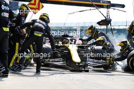 Daniel Ricciardo (AUS) Renault F1 Team RS20 makes a pit stop. 09.08.2020. Formula 1 World Championship, Rd 5, 70th Anniversary Grand Prix, Silverstone, England, Race Day.