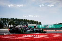 Lewis Hamilton (GBR) Mercedes AMG F1 W11.                                08.08.2020. Formula 1 World Championship, Rd 5, 70th Anniversary Grand Prix, Silverstone, England, Qualifying Day.