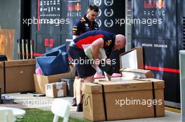 Red Bull Racing mechanics. 13.03.2020. Formula 1 World Championship, Rd 1, Australian Grand Prix, Albert Park, Melbourne, Australia, Practice Day.