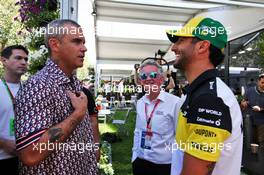 (L to R): Robbie Williams (GBR) Singer with Daniel Ricciardo (AUS) Renault F1 Team. 12.03.2020. Formula 1 World Championship, Rd 1, Australian Grand Prix, Albert Park, Melbourne, Australia, Preparation Day.