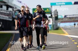 Alexander Albon (THA) Red Bull Racing walks the circuit with the team. 11.03.2020. Formula 1 World Championship, Rd 1, Australian Grand Prix, Albert Park, Melbourne, Australia, Preparation Day.