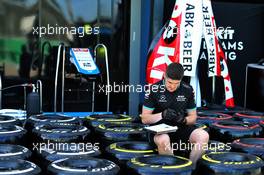 Pit atmosphere - Williams Racing mechanic with Pirelli tyres. 11.03.2020. Formula 1 World Championship, Rd 1, Australian Grand Prix, Albert Park, Melbourne, Australia, Preparation Day.