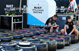 Pit atmosphere - Williams Racing mechanics with Pirelli tyres. 11.03.2020. Formula 1 World Championship, Rd 1, Australian Grand Prix, Albert Park, Melbourne, Australia, Preparation Day.