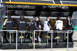 Renault F1 Team pit gantry. 03.07.2020. Formula 1 World Championship, Rd 1, Austrian Grand Prix, Spielberg, Austria, Practice Day.