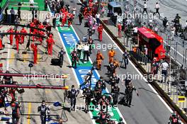 The teams clear the grid before the start of the race. 05.07.2020. Formula 1 World Championship, Rd 1, Austrian Grand Prix, Spielberg, Austria, Race Day.