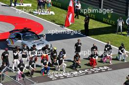 Some of the drivers take a knee on the grid, all wearing 'End Racism' T-shirts and Lewis Hamilton (GBR) Mercedes AMG F1 a 'Black Lives Matter' T-Shirt. 05.07.2020. Formula 1 World Championship, Rd 1, Austrian Grand Prix, Spielberg, Austria, Race Day.