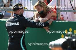 Valtteri Bottas (FIN), Mercedes AMG F1 and his girlfriend Tiffany Cromwell (AUS) 05.07.2020. Formula 1 World Championship, Rd 1, Austrian Grand Prix, Spielberg, Austria, Race Day.