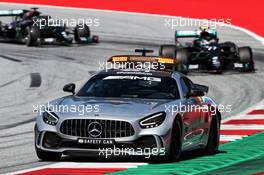 Valtteri Bottas (FIN) Mercedes AMG F1 W11 leads behind the FIA Safety Car. 05.07.2020. Formula 1 World Championship, Rd 1, Austrian Grand Prix, Spielberg, Austria, Race Day.