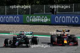 (L to R): Lewis Hamilton (GBR) Mercedes AMG F1 W11 and Alexander Albon (THA) Red Bull Racing RB16 battle for position. 05.07.2020. Formula 1 World Championship, Rd 1, Austrian Grand Prix, Spielberg, Austria, Race Day.