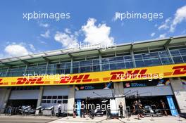 Williams Racing pit garages. 04.07.2020. Formula 1 World Championship, Rd 1, Austrian Grand Prix, Spielberg, Austria, Qualifying Day.