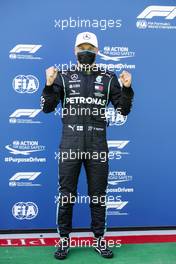 Valtteri Bottas (FIN) Mercedes AMG F1 celebrates his pole position in qualifying parc ferme. 04.07.2020. Formula 1 World Championship, Rd 1, Austrian Grand Prix, Spielberg, Austria, Qualifying Day.