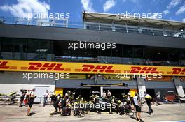Daniel Ricciardo (AUS) Renault F1 Team RS20 practices a pit stop. 04.07.2020. Formula 1 World Championship, Rd 1, Austrian Grand Prix, Spielberg, Austria, Qualifying Day.