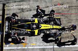 Daniel Ricciardo (AUS) Renault F1 Team RS20 in the pits. 04.07.2020. Formula 1 World Championship, Rd 1, Austrian Grand Prix, Spielberg, Austria, Qualifying Day.