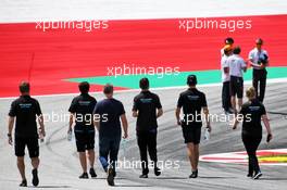 Nicholas Latifi (CDN) Williams Racing walks the circuit with the team. 02.07.2020. Formula 1 World Championship, Rd 1, Austrian Grand Prix, Spielberg, Austria, Preparation Day.