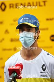 Daniel Ricciardo (AUS) Renault F1 Team with the media. 02.07.2020. Formula 1 World Championship, Rd 1, Austrian Grand Prix, Spielberg, Austria, Preparation Day.