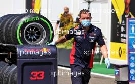 Paddock atmosphere - Red Bull Racing mechanic with Pirelli tyres. 02.07.2020. Formula 1 World Championship, Rd 1, Austrian Grand Prix, Spielberg, Austria, Preparation Day.