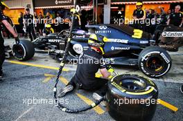 Renault F1 Team practices a pit stop. 21.02.2020. Formula One Testing, Day Three, Barcelona, Spain. Friday.
