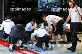 Mercedes AMG F1 mechanics clean the pit garage floor. 21.02.2020. Formula One Testing, Day Three, Barcelona, Spain. Friday.