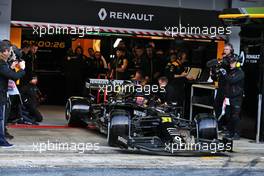 Esteban Ocon (FRA) Renault F1 Team RS20 leaves the pits. 19.02.2020. Formula One Testing, Day One, Barcelona, Spain. Wednesday.