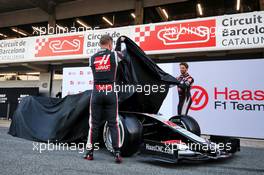 Kevin Magnussen (DEN) Haas F1 Team and Romain Grosjean (FRA) Haas F1 Team unveil the Haas VF-20. 19.02.2020. Formula One Testing, Day One, Barcelona, Spain. Wednesday.