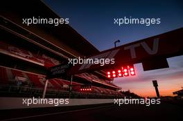 Circuit atmosphere - start / finish lights. 28.02.2020. Formula One Testing, Day Three, Barcelona, Spain. Friday.