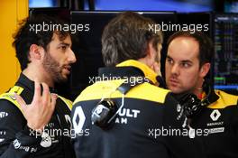 Daniel Ricciardo (AUS) Renault F1 Team with Karel Loos (BEL) Renault F1 Team Race Engineer. 28.02.2020. Formula One Testing, Day Three, Barcelona, Spain. Friday.