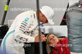Valtteri Bottas (FIN) Mercedes AMG F1 with his girlfriend Tiffany Cromwell (AUS) Professional Cyclist. 27.02.2020. Formula One Testing, Day Two, Barcelona, Spain. Thursday.