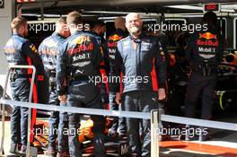Red Bull Racing human wall in the pit garage. 26.02.2020. Formula One Testing, Day One, Barcelona, Spain. Wednesday.
