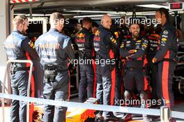 Red Bull Racing human wall in the pit garage. 26.02.2020. Formula One Testing, Day One, Barcelona, Spain. Wednesday.