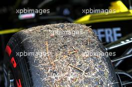 Daniel Ricciardo (AUS) Renault F1 Team RS20 - dirty Pirelli tyre. 28.08.2020. Formula 1 World Championship, Rd 7, Belgian Grand Prix, Spa Francorchamps, Belgium, Practice Day.