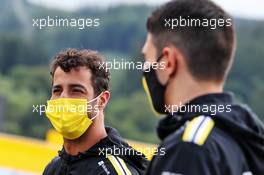 (L to R): Daniel Ricciardo (AUS) Renault F1 Team and team mate Esteban Ocon (FRA) Renault F1 Team. 29.08.2020. Formula 1 World Championship, Rd 7, Belgian Grand Prix, Spa Francorchamps, Belgium, Qualifying Day.