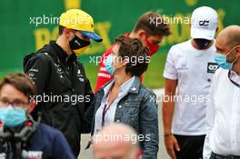 (L to R): Esteban Ocon (FRA) Renault F1 Team with Nathalie Hubert (FRA) - a minute's silence for Anthoine Hubert is observed before the F2 race. 29.08.2020. Formula 1 World Championship, Rd 7, Belgian Grand Prix, Spa Francorchamps, Belgium, Qualifying Day.