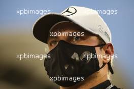 Valtteri Bottas (FIN) Mercedes AMG F1 on the grid. 29.11.2020. Formula 1 World Championship, Rd 15, Bahrain Grand Prix, Sakhir, Bahrain, Race Day.