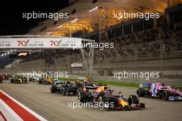 Max Verstappen (NLD) Red Bull Racing RB16 at the restart of the race. 29.11.2020. Formula 1 World Championship, Rd 15, Bahrain Grand Prix, Sakhir, Bahrain, Race Day.