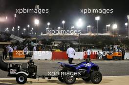 Repairs are made to the barrier on the circuit after Romain Grosjean (FRA) Haas F1 Team crashed at the start of the race and exploded into flames. 29.11.2020. Formula 1 World Championship, Rd 15, Bahrain Grand Prix, Sakhir, Bahrain, Race Day.