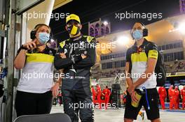Esteban Ocon (FRA) Renault F1 Team with Aurelie Donzelot (FRA) Renault F1 Team Media Communications Manager and Dan Williams (GBR) Renault F1 Team Personal Trainer in the pits while the race is stopped. 29.11.2020. Formula 1 World Championship, Rd 15, Bahrain Grand Prix, Sakhir, Bahrain, Race Day.