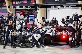 Pierre Gasly (FRA) AlphaTauri AT01 makes a pit stop. 29.11.2020. Formula 1 World Championship, Rd 15, Bahrain Grand Prix, Sakhir, Bahrain, Race Day.