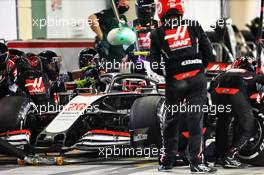 Kevin Magnussen (DEN) Haas VF-20 makes a pit stop. 29.11.2020. Formula 1 World Championship, Rd 15, Bahrain Grand Prix, Sakhir, Bahrain, Race Day.