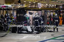 Daniil Kvyat (RUS) AlphaTauri AT01 makes a pit stop. 29.11.2020. Formula 1 World Championship, Rd 15, Bahrain Grand Prix, Sakhir, Bahrain, Race Day.