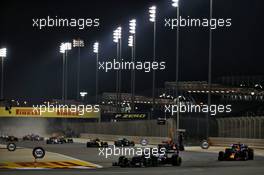 Lewis Hamilton (GBR) Mercedes AMG F1 W11 leads at the start of the race. 29.11.2020. Formula 1 World Championship, Rd 15, Bahrain Grand Prix, Sakhir, Bahrain, Race Day.