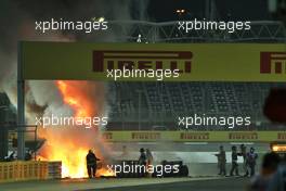 Romain Grosjean (FRA) is pulled clear of his burning Haas VF-20 by Dr Ian Roberts (GBR) FIA Doctor at the start of the race. 29.11.2020. Formula 1 World Championship, Rd 15, Bahrain Grand Prix, Sakhir, Bahrain, Race Day.