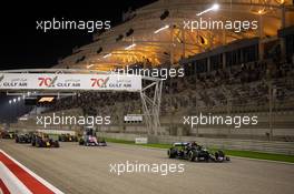 Lewis Hamilton (GBR) Mercedes AMG F1 W11 leads at the restart of the race. 29.11.2020. Formula 1 World Championship, Rd 15, Bahrain Grand Prix, Sakhir, Bahrain, Race Day.