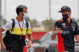 (L to R): Daniel Ricciardo (AUS) Renault F1 Team with Max Verstappen (NLD) Red Bull Racing. 28.11.2020. Formula 1 World Championship, Rd 15, Bahrain Grand Prix, Sakhir, Bahrain, Qualifying Day.